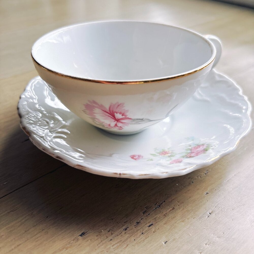 Vintage Japan Carnation Royal Court Fine China teacup & mixed saucer